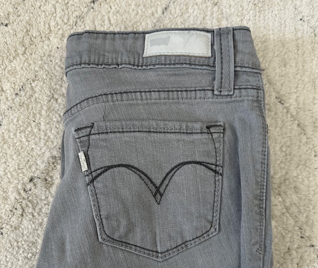 Jeans Levi’s Demi Curve Gris
